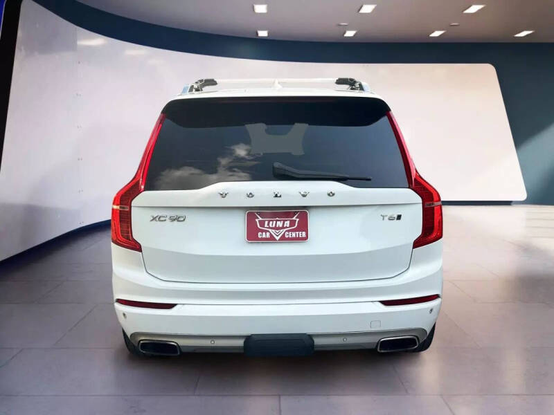 2017 Volvo XC90 T6 Momentum