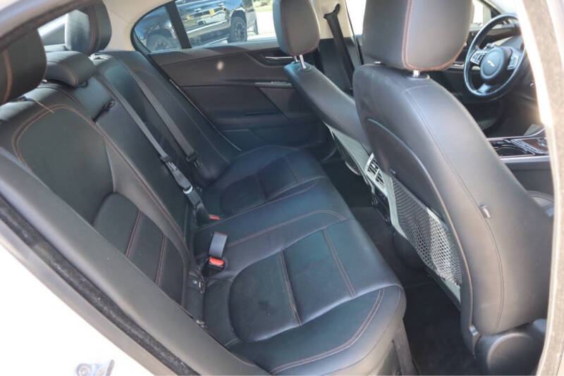 2017 Jaguar XE 25t Prestige