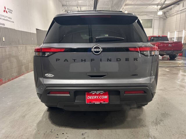 2025 Nissan Pathfinder SV