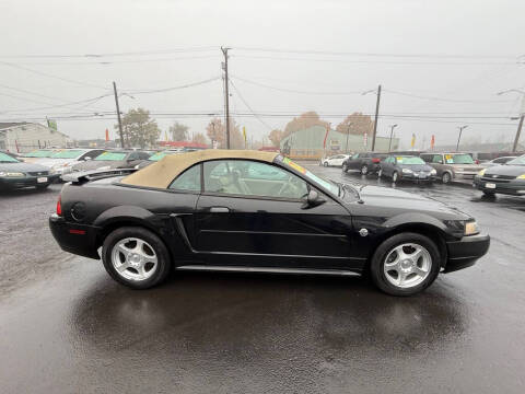 2004 Ford Mustang Deluxe
