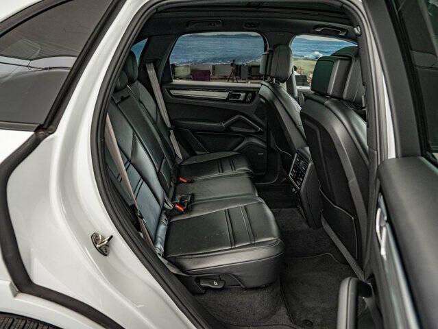 2023 Porsche Cayenne Platinum Edition