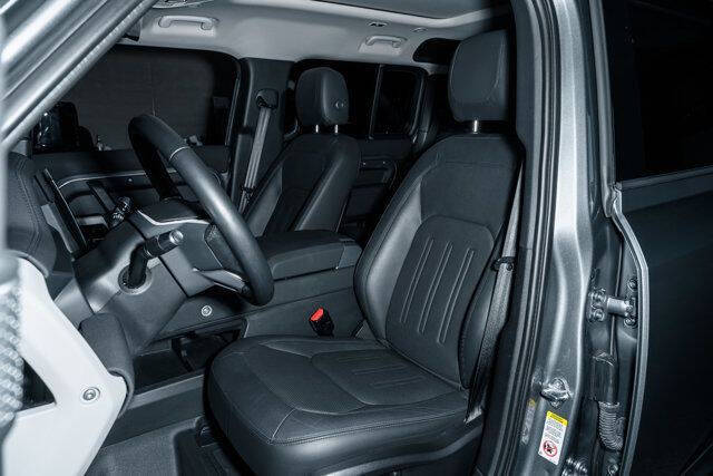 2022 Land Rover Defender 110 SE