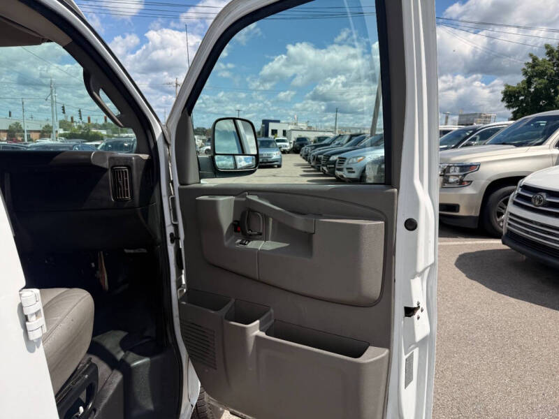 2017 GMC Savana LS 3500