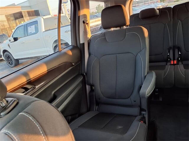 2022 Jeep Grand Cherokee L Laredo