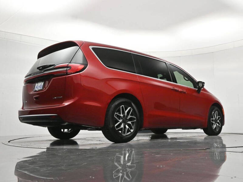 2027 Chrysler Pacifica Limited