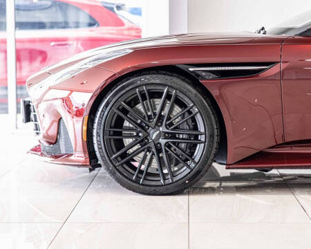 2025 Aston Martin DB12 V8