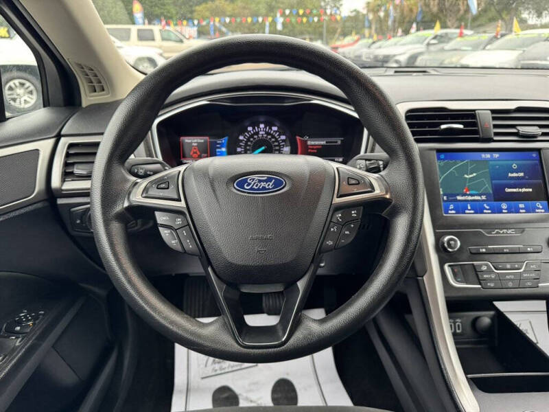 2020 Ford Fusion SE