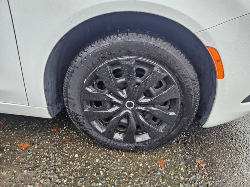 2016 Chrysler 200 LX