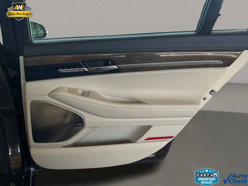 2017 Genesis G90