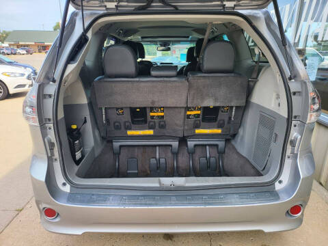 2012 Toyota Sienna SE 8-Passenger