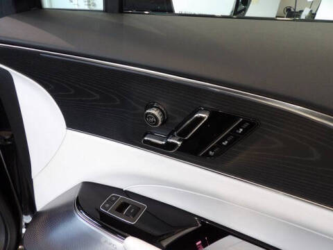 2024 Cadillac LYRIQ Luxury 2