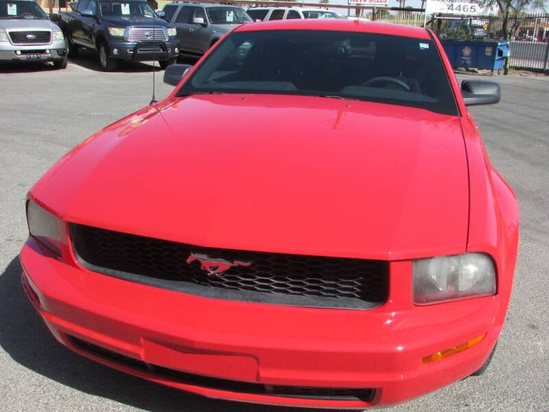 2005 Ford Mustang Deluxe photo 7