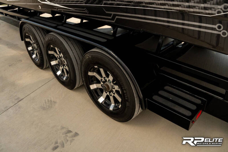 2019 Outerlimits SV43