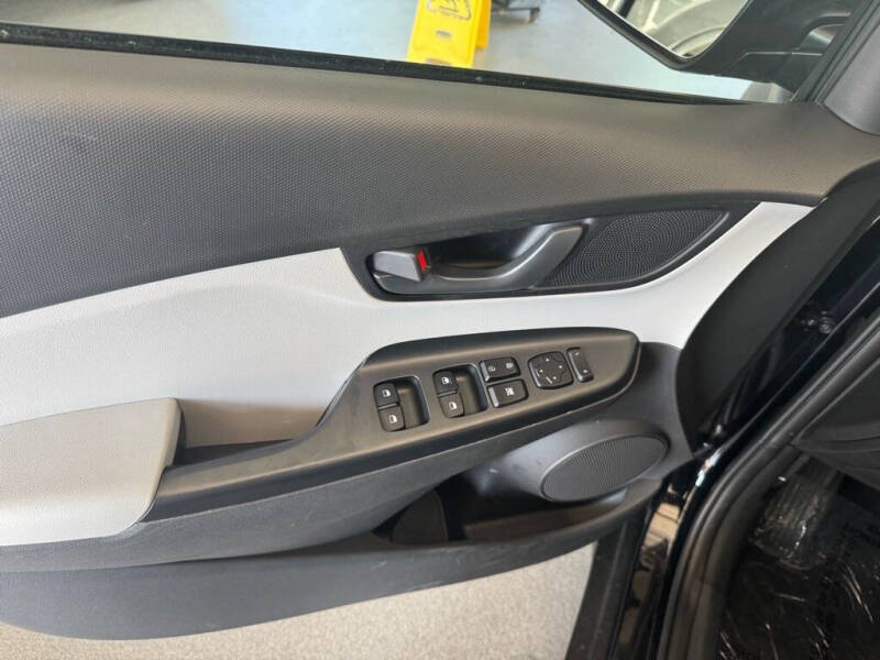 2023 Hyundai Kona SE