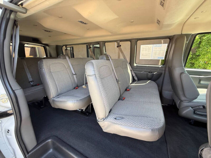 2025 Chevrolet Express LT 3500