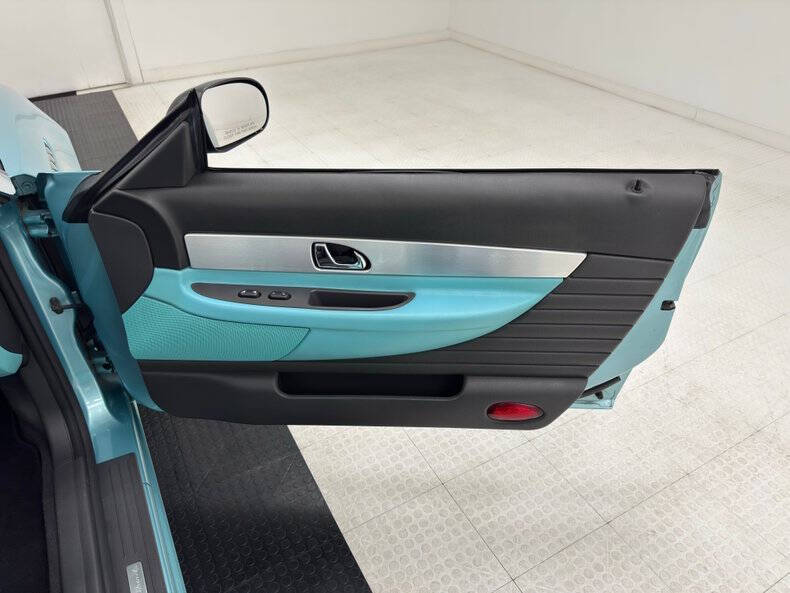 2002 Ford Thunderbird Deluxe