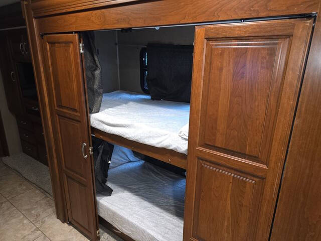 2018 Forest River Legacy SR 340