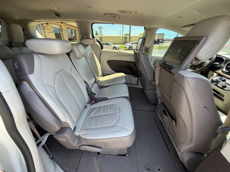 2017 Chrysler Pacifica Touring-L Plus