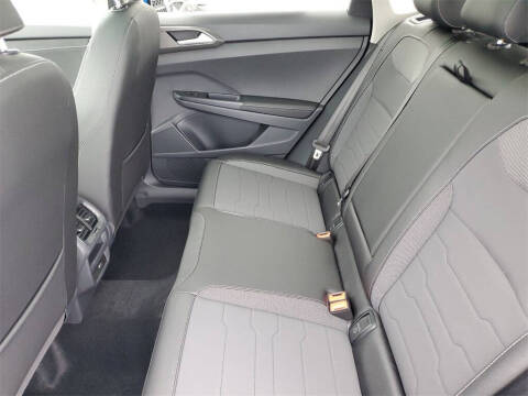 2025 Volkswagen Taos SE Black 4Motion