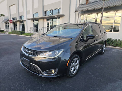 2017 Chrysler Pacifica Touring-L Plus