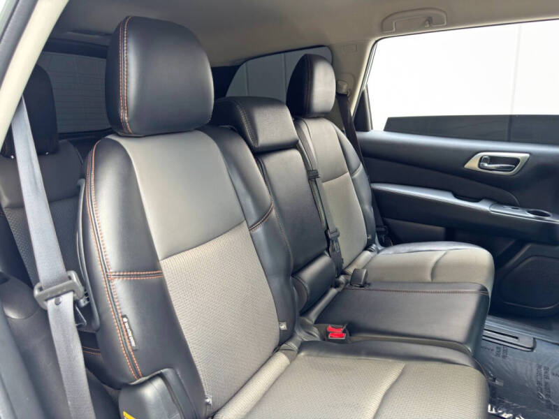 2020 Nissan Pathfinder SV