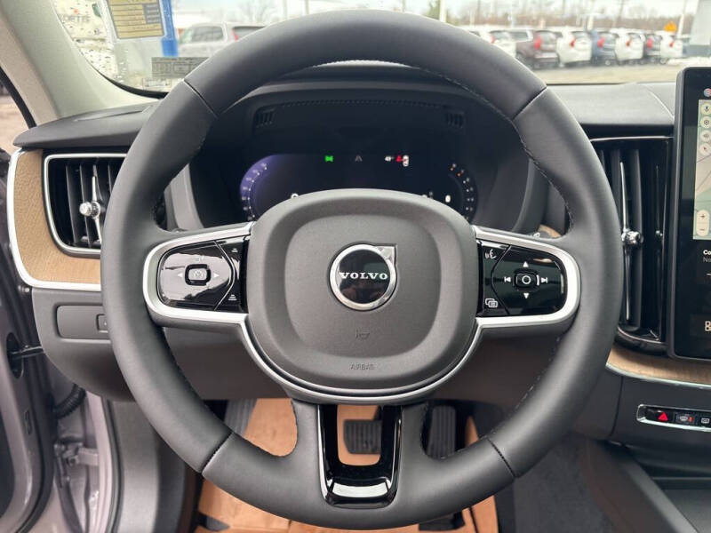 2026 Volvo XC60 B5 Plus