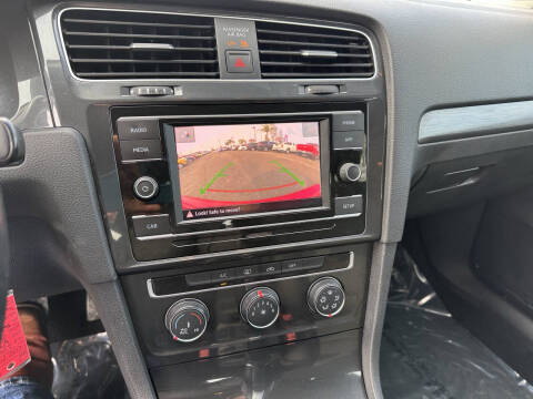 2019 Volkswagen Golf SE