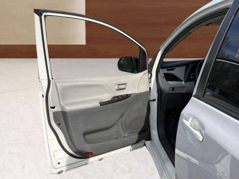 2016 Toyota Sienna LE 8-Passenger