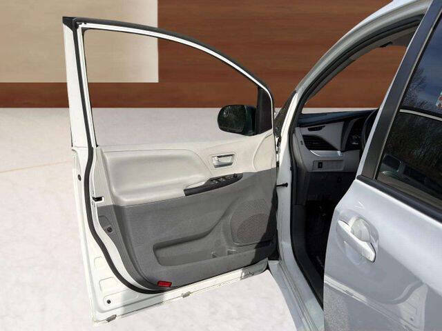 2016 Toyota Sienna LE 8-Passenger