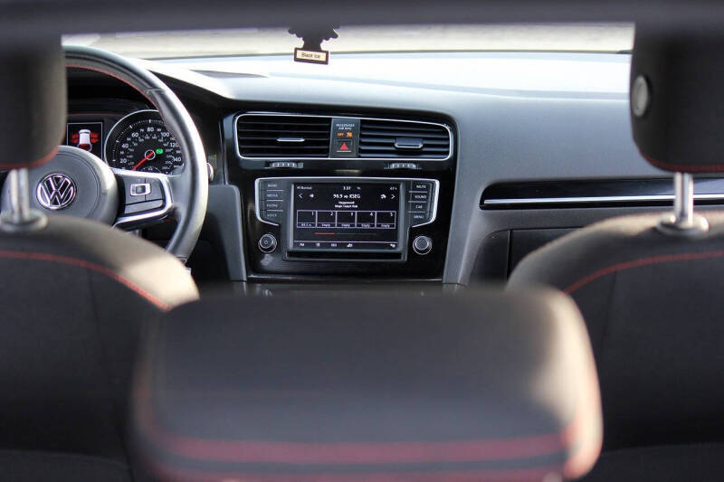 2017 Volkswagen Golf GTI S