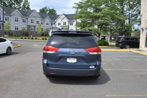 2014 Toyota Sienna LE 8-Passenger