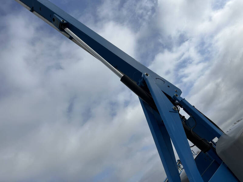 2015 Genie 80' Manlift