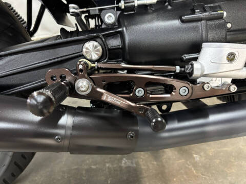 2022 Moto Guzzi V7 Stone