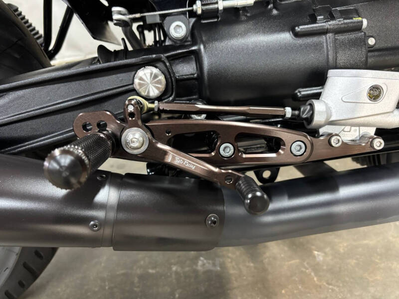 2022 Moto Guzzi V7 Stone