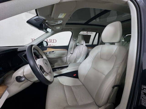 2021 Volvo XC90 T6 Momentum 7-Passenger