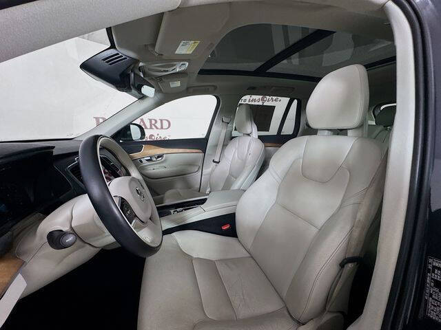 2021 Volvo XC90 T6 Momentum 7-Passenger