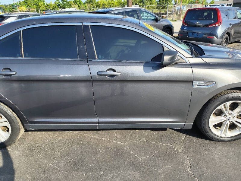 2018 Ford Taurus SE