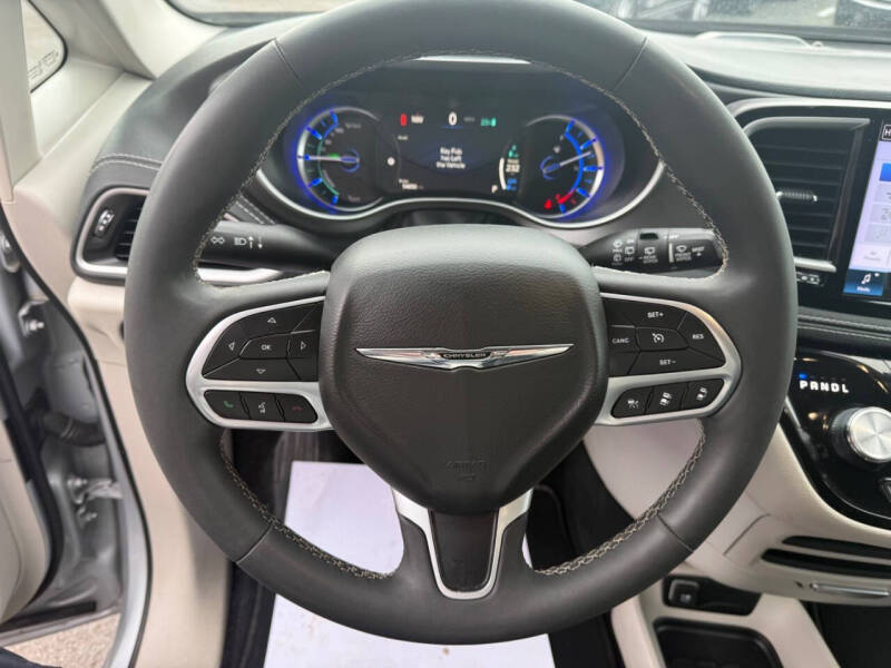 2024 Chrysler Pacifica Plug-In Hybrid Select