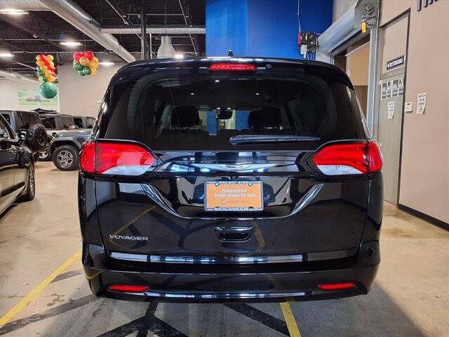 2024 Chrysler Voyager LX