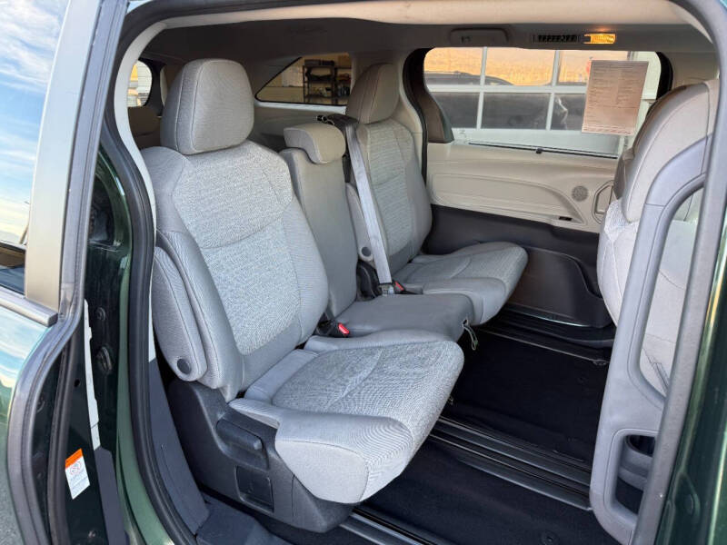 2024 Toyota Sienna LE 8-Passenger