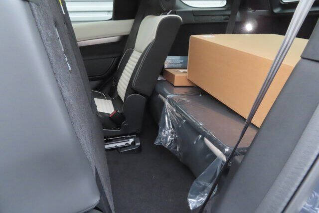 2024 Land Rover Discovery P360 Dynamic SE