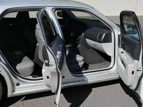 2006 Dodge Magnum SE