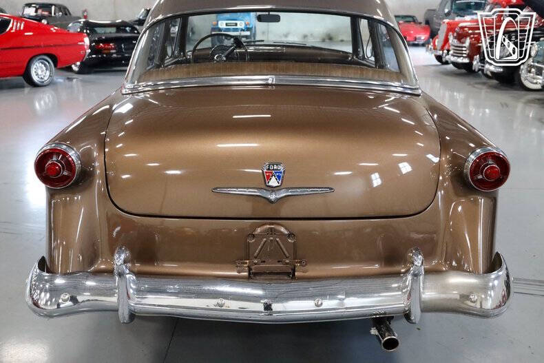 1954 Ford Crestline