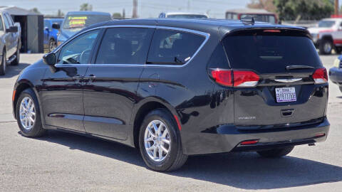2022 Chrysler Voyager LX