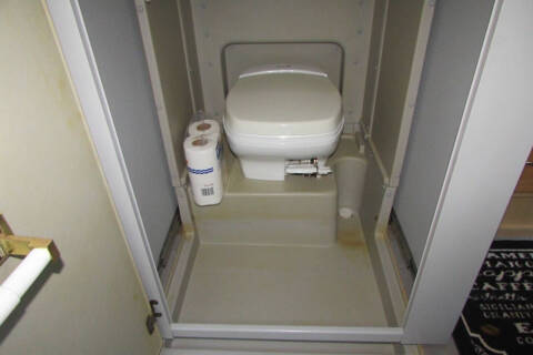 2001 Winnebago Rialta