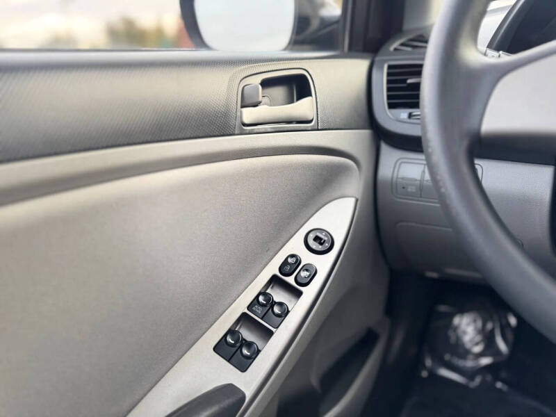 2016 Hyundai Accent SE