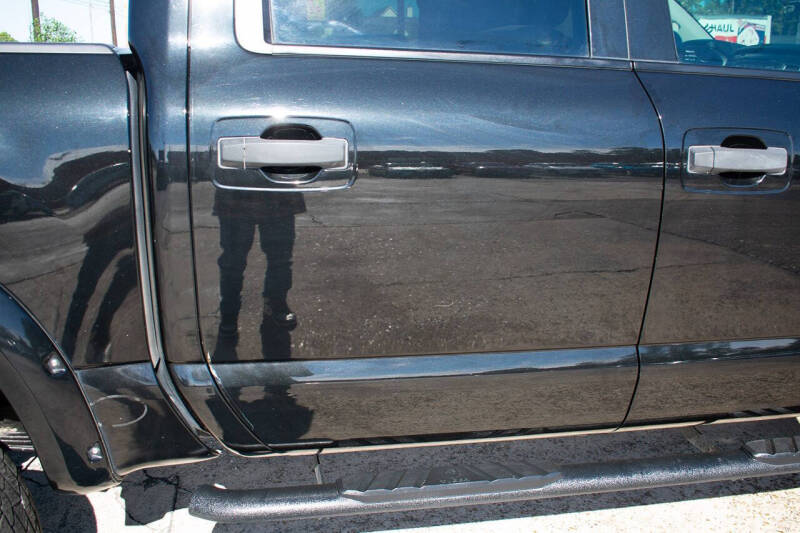 2017 Nissan Titan SV