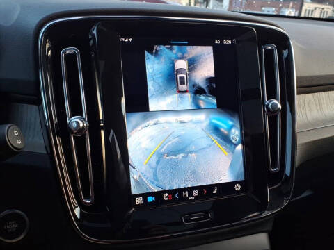 2025 Volvo XC40 B5 Plus Bright Theme