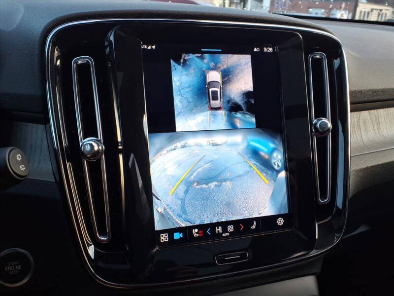 2025 Volvo XC40 B5 Plus Bright Theme