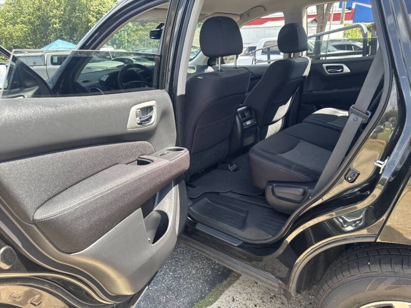 2017 Nissan Pathfinder SV